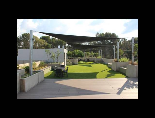 BUSINESS PROPERTY TO RENT IN SHERE